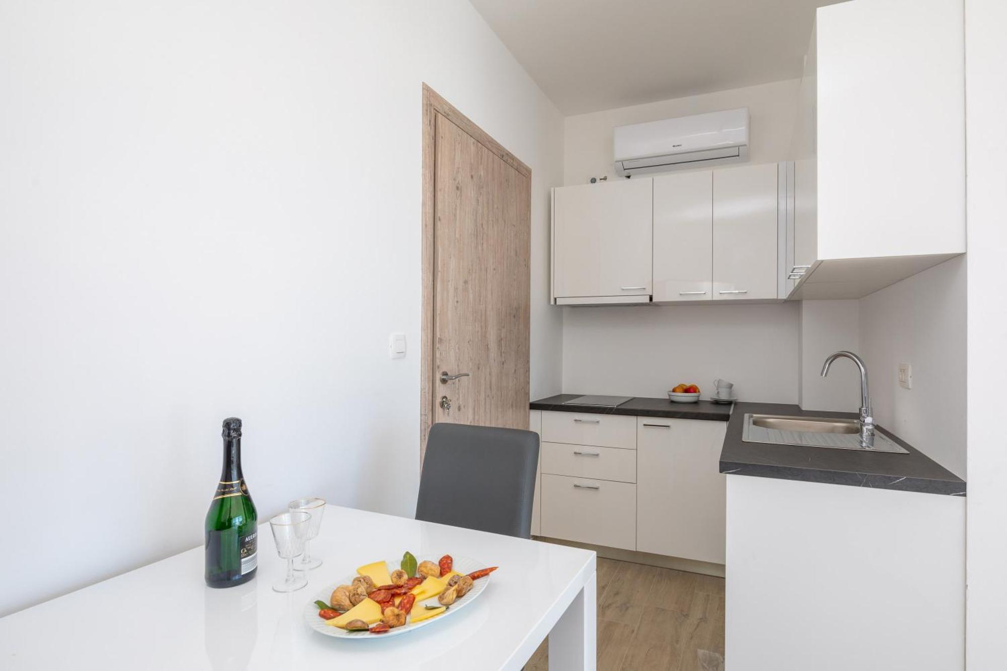Blue Wonder Apartments Dugi Rat Cameră foto