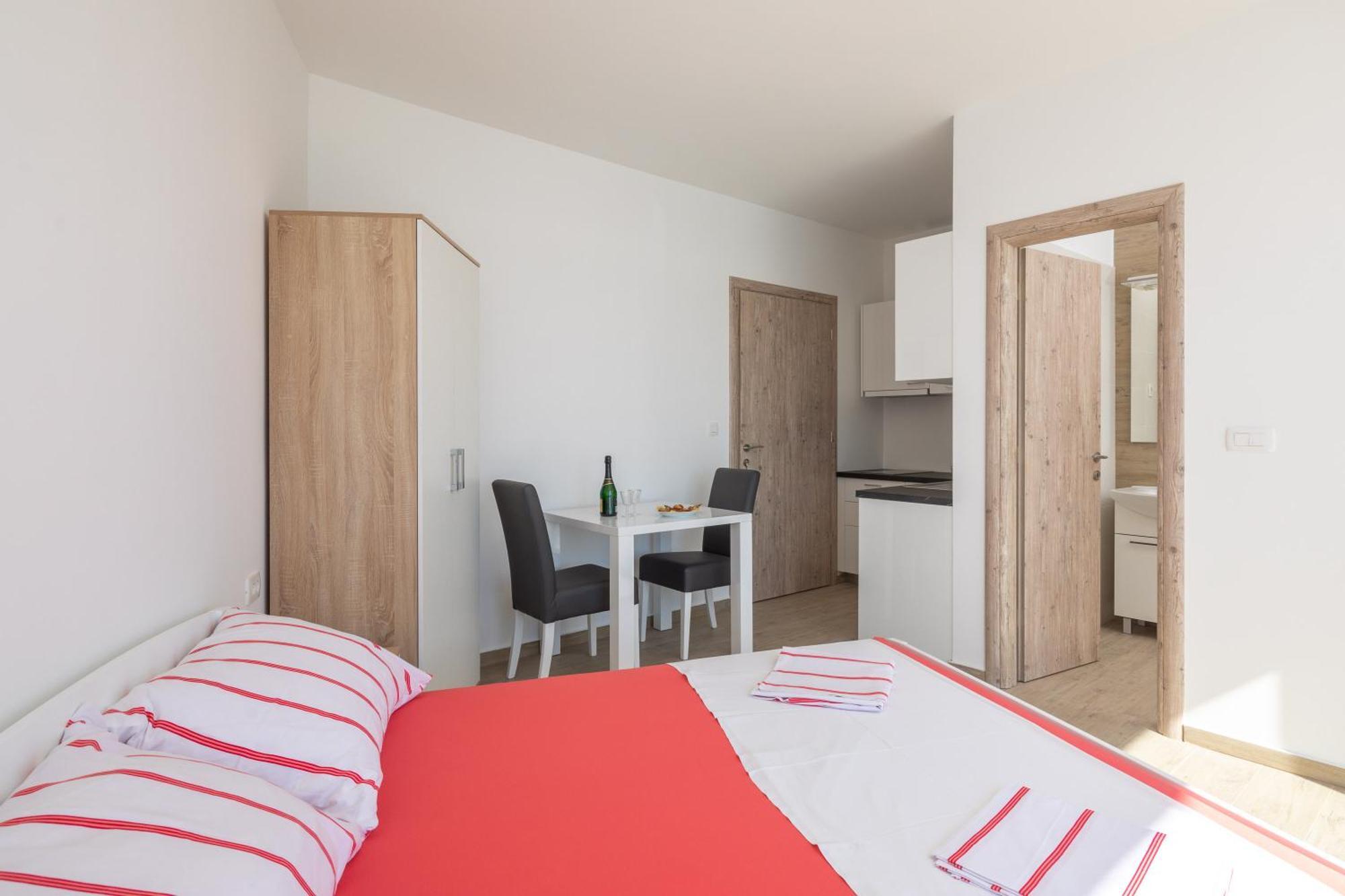 Blue Wonder Apartments Dugi Rat Cameră foto