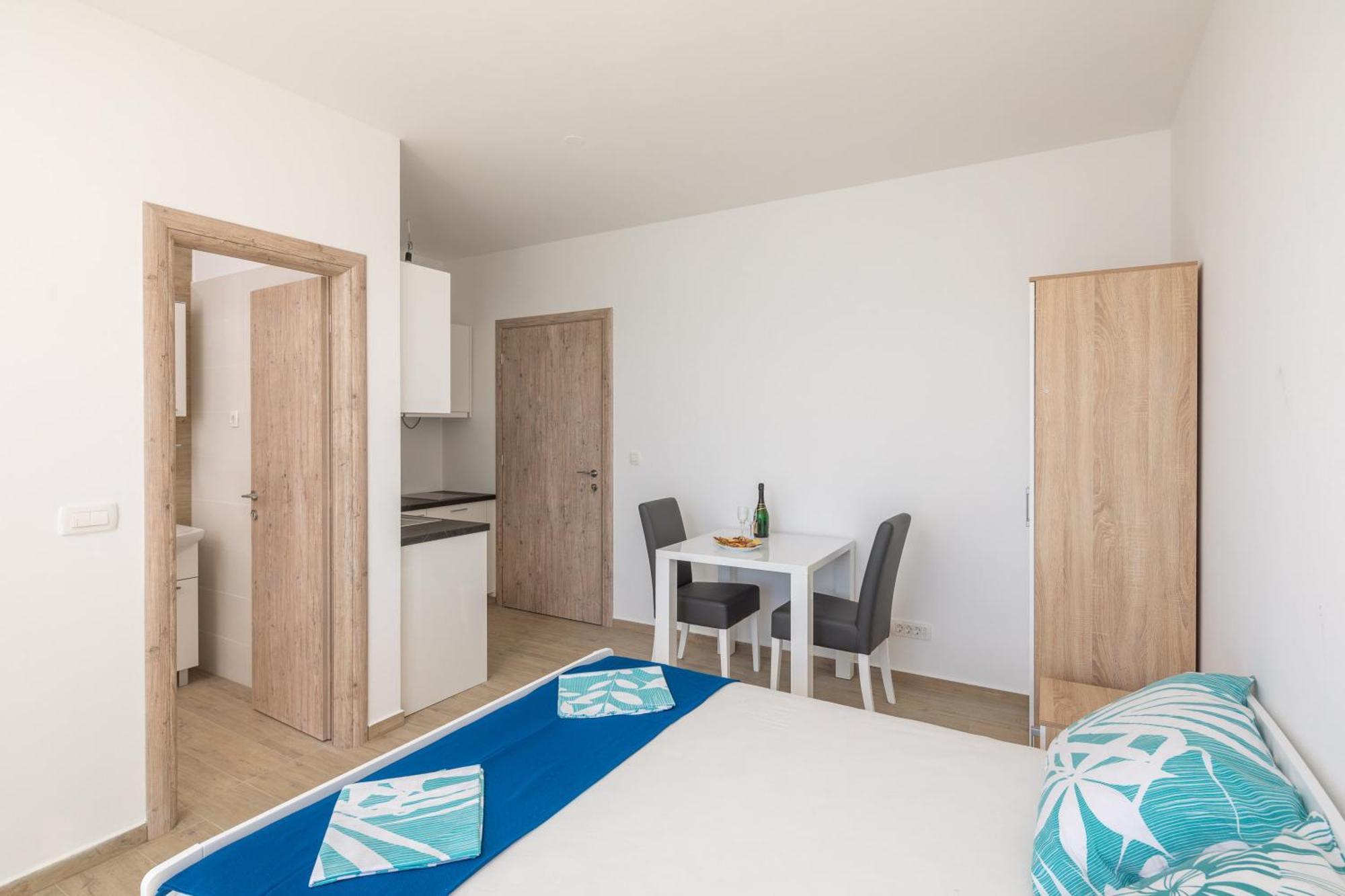 Blue Wonder Apartments Dugi Rat Cameră foto