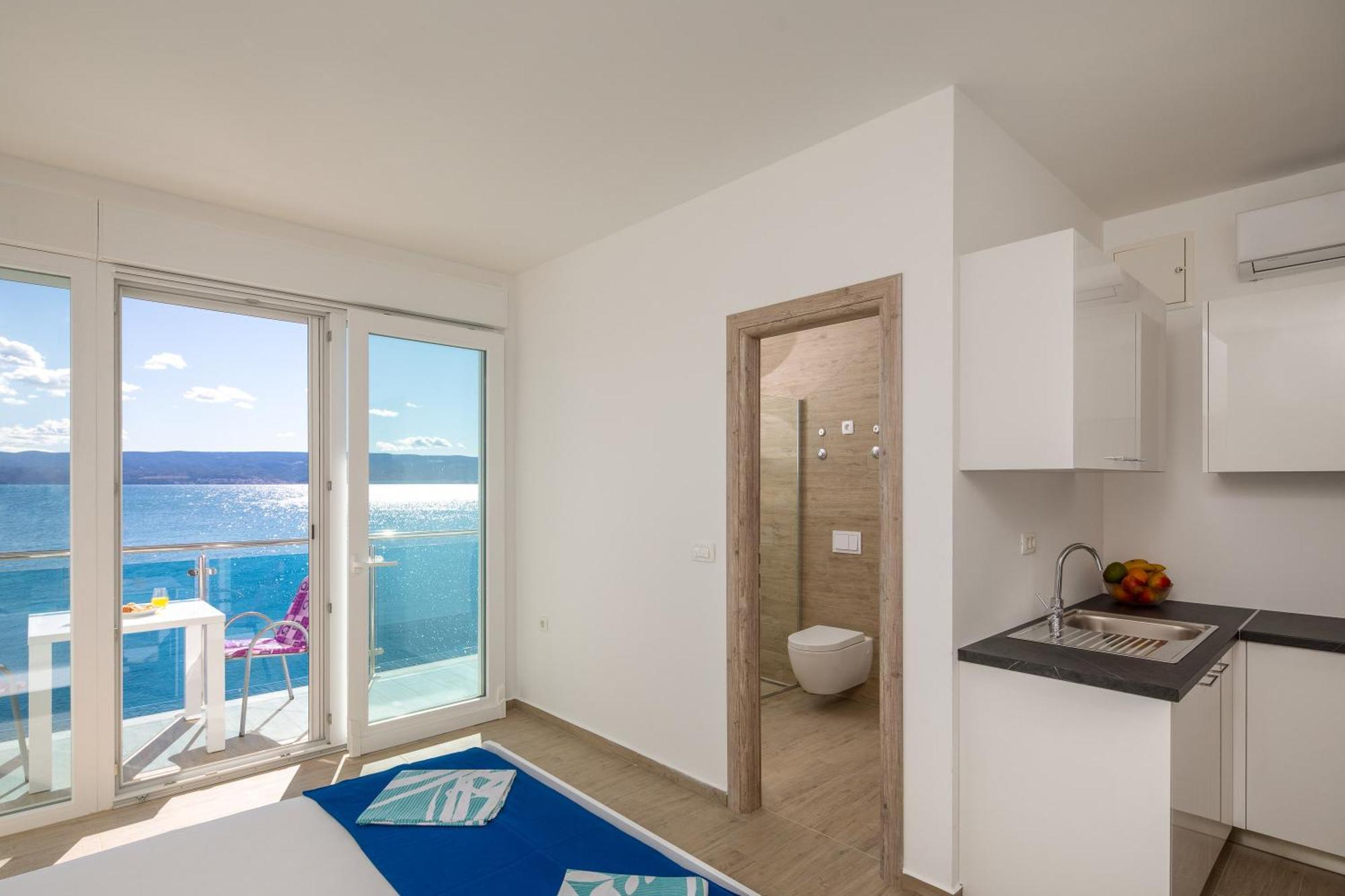 Blue Wonder Apartments Dugi Rat Exterior foto