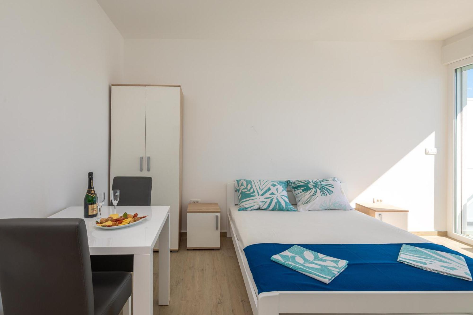 Blue Wonder Apartments Dugi Rat Cameră foto