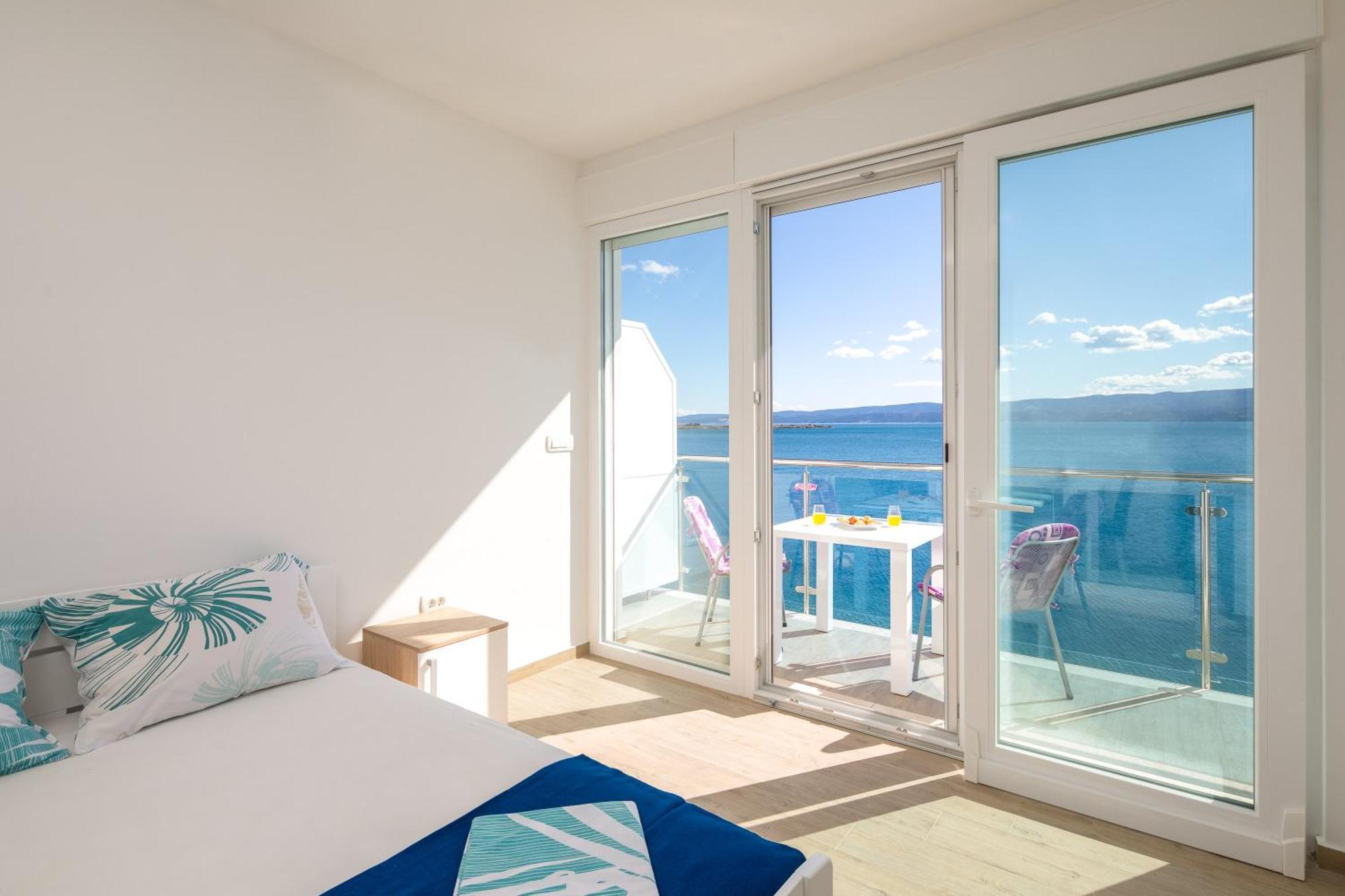 Blue Wonder Apartments Dugi Rat Exterior foto