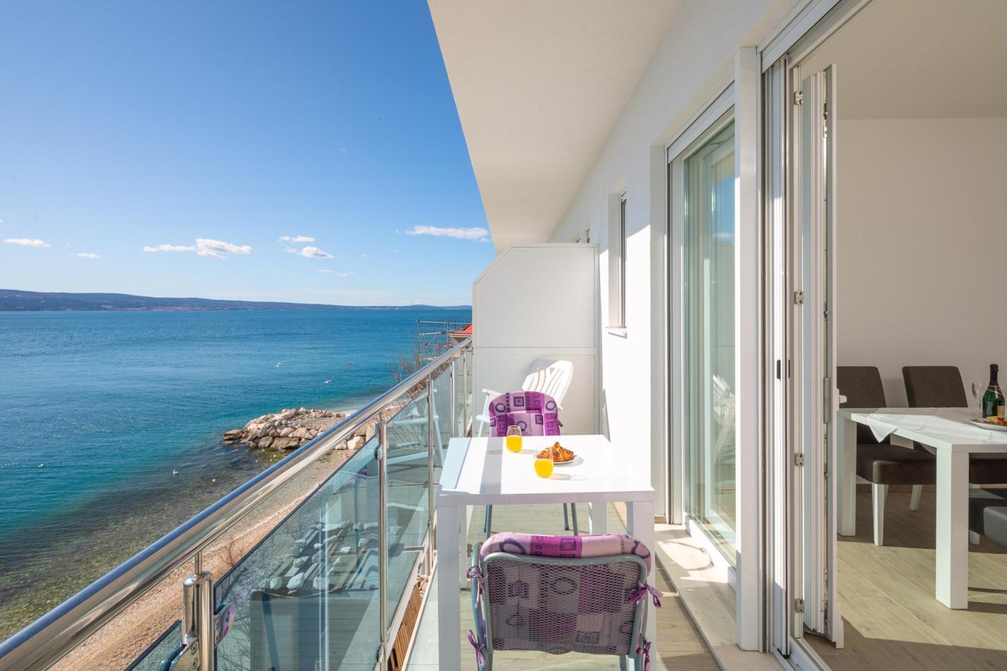 Blue Wonder Apartments Dugi Rat Exterior foto